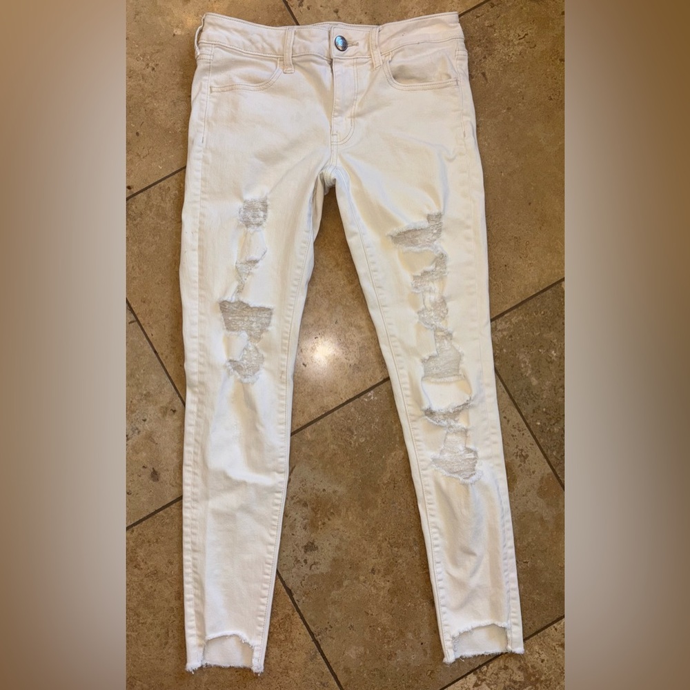 American Eagle Cream Colored Ripped Jegging sz 6